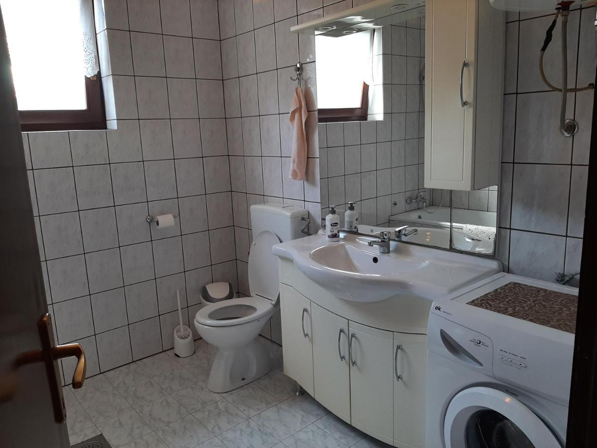 Studio Apartment Ivona & Tin スルニュ エクステリア 写真