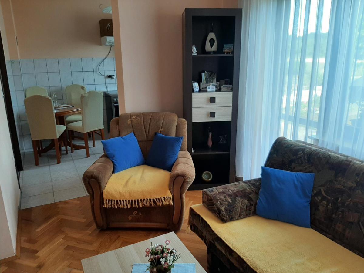 Studio Apartment Ivona & Tin スルニュ エクステリア 写真
