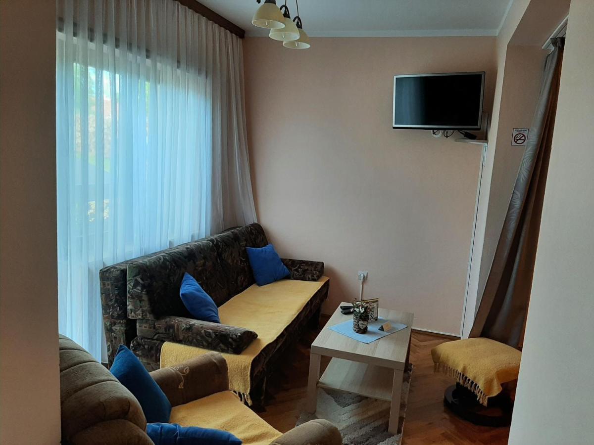 Studio Apartment Ivona & Tin スルニュ エクステリア 写真