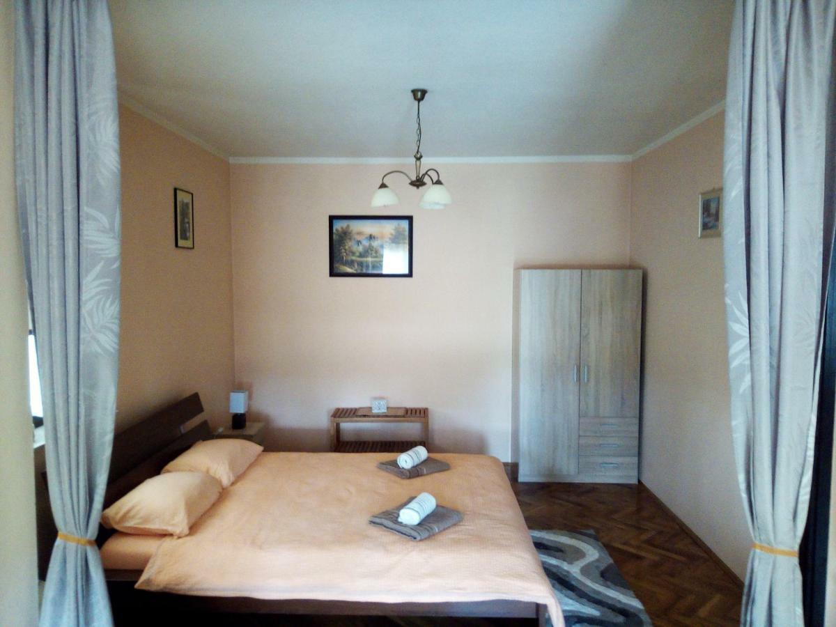 Studio Apartment Ivona & Tin スルニュ エクステリア 写真